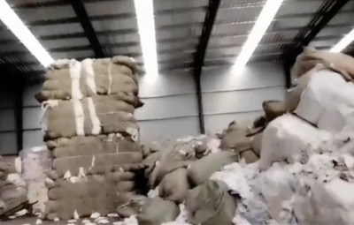 济宁一企业销售劣质卫生巾纸尿裤被查封，涉及苏菲、自由点等知名品牌